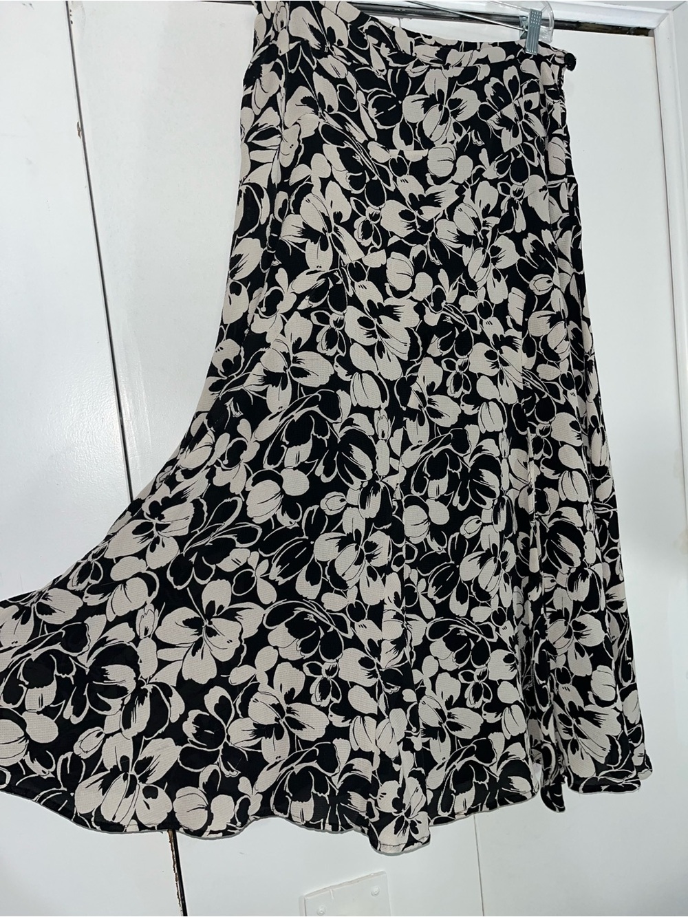 Jones New York 100%  Silk Crepe Floral Printed Maxi Skirt